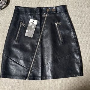 NWT Kendall and Kylie black faux leather zipper skirt XS